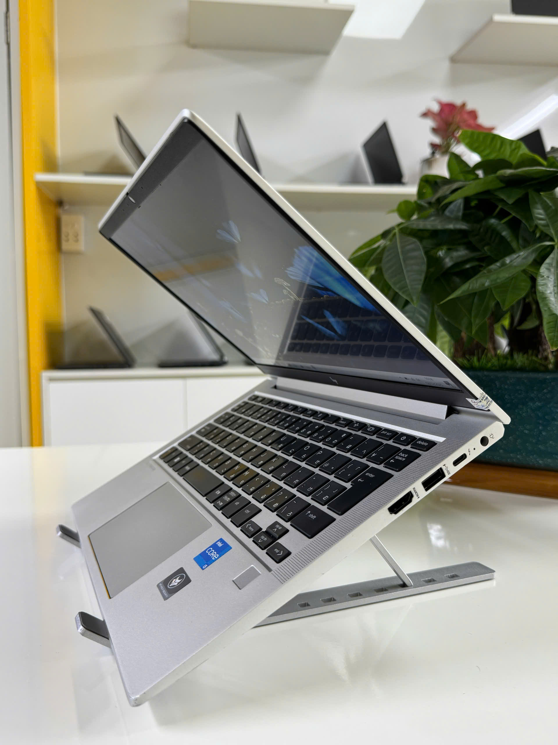 hp-elitebook-630-g9-i5-i5-sideports-10.jpg - An Nam Laptop Laptop cũ HP EliteBook 630 G9 i5 I5 - side_ports giá rẻ tại Thanh Hóa - An Nam Laptop