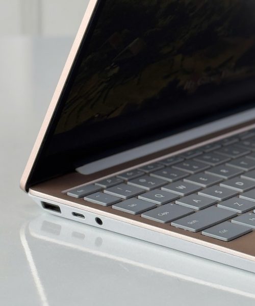 Laptop cũ Surface cảm ứng màu hồng - side_ports giá rẻ tại Thanh Hóa - An Nam Laptop