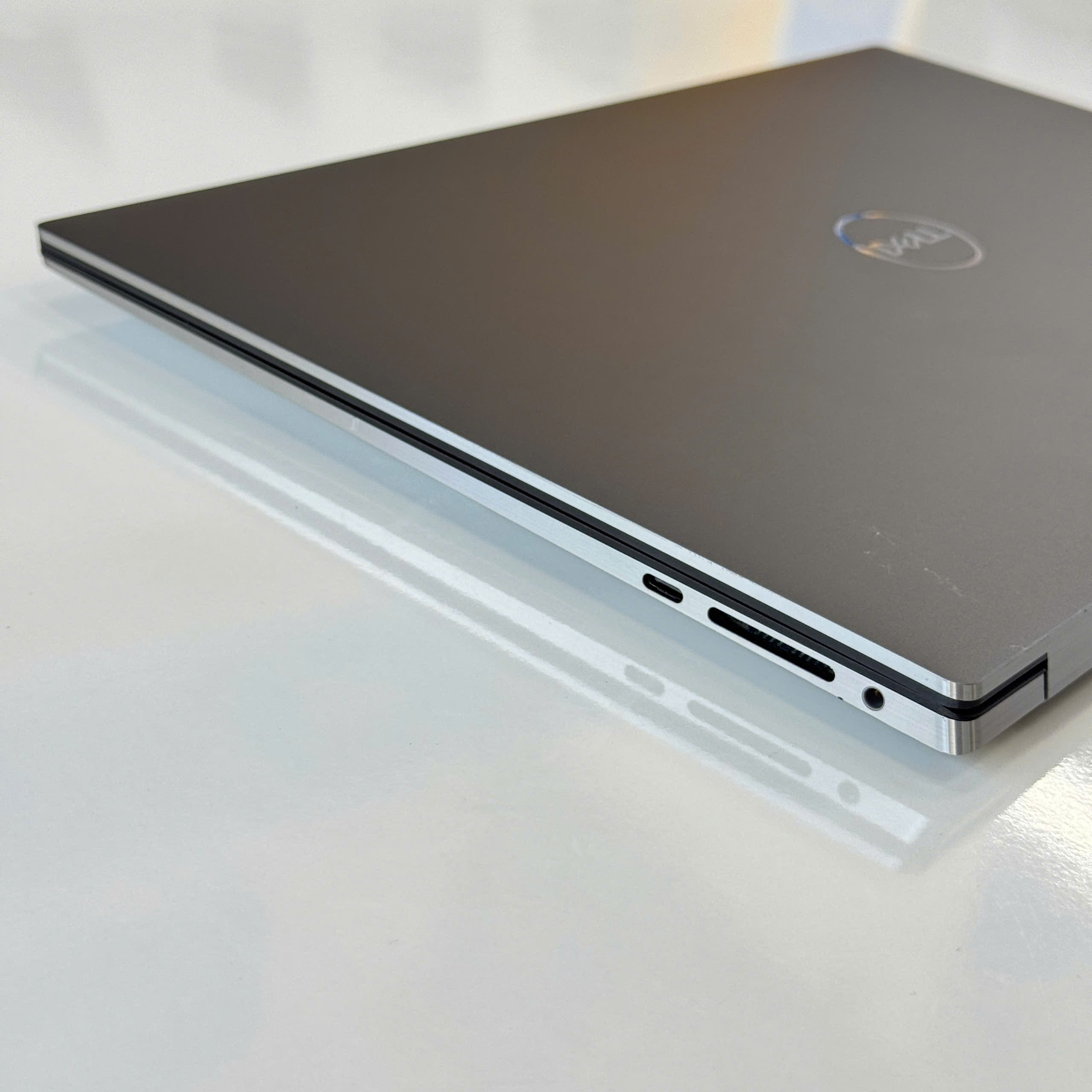 dell-precision-5550-7-t1000-i7-sideports-19.jpg - An Nam Laptop Laptop cũ Dell Precision 5550 7 T1000 i7 - side_ports giá rẻ tại Thanh Hóa - An Nam Laptop