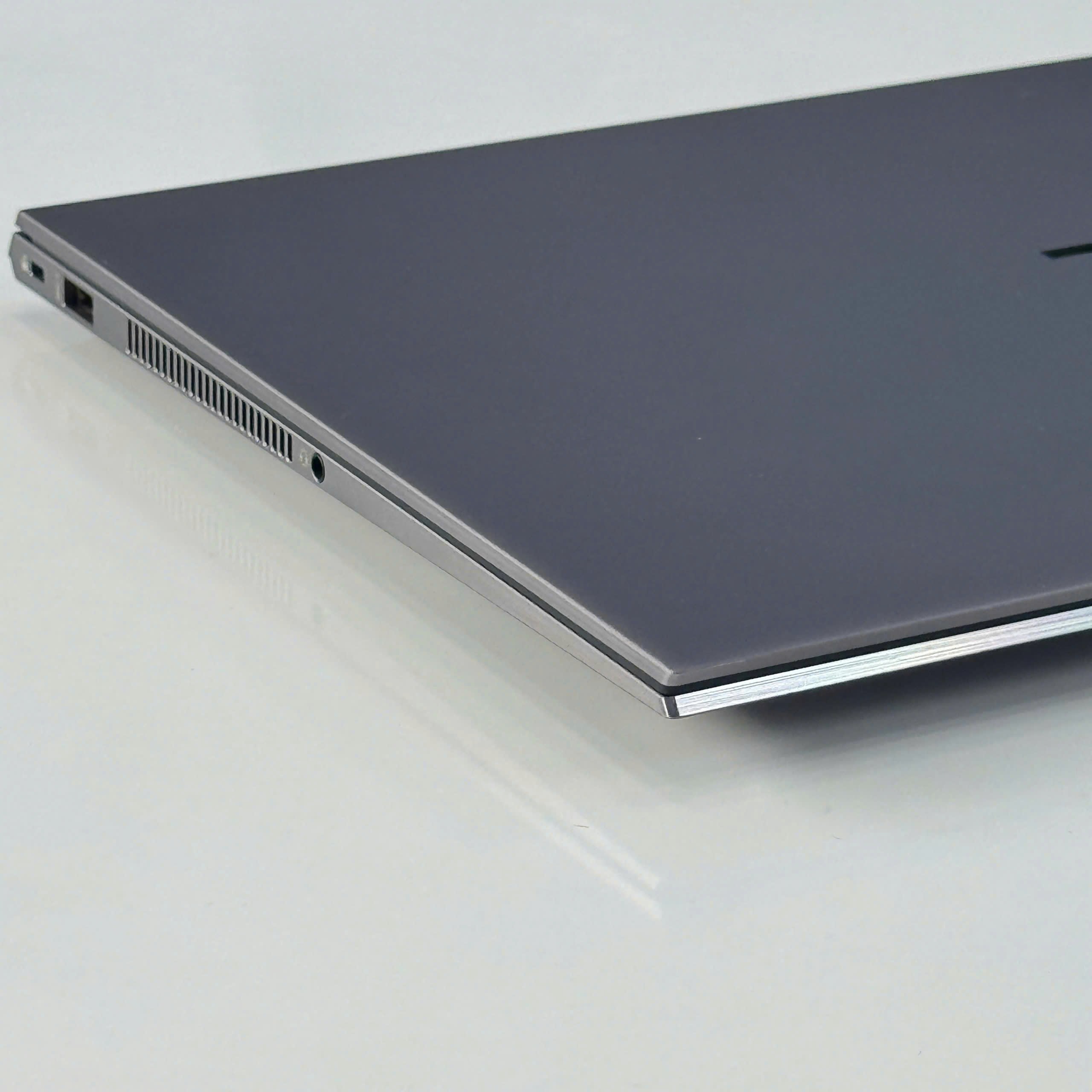 hp-zbook-studio-g8-i7-11850h-hieu-nang-workstation-manh-me-thiet-ke-mong-nhe-suc-manh-chuyen-nghiep-do-hoa-vuot-troi-khang-dinh-dang-cap-gia-portsbuttons-3.jpg - An Nam Laptop Laptop cũ HP ZBook Studio G8 i7-11850H – Hiệu năng workstation mạnh mẽ, thiết kế mỏng nhẹ – Sức mạnh chuyên nghiệp, đồ họa vượt trội – Khẳng định đẳng cấp. Giá - ports_buttons chính hãng giá rẻ tại Thanh Hóa - An Nam Laptop