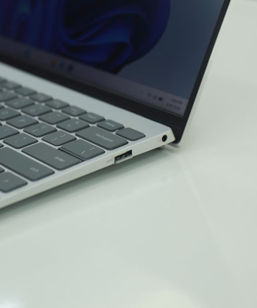 Laptop cũ Dell Inspiron 13 5330 màu bạc i7-1360p - side_ports chính hãng giá rẻ tại Thanh Hóa - An Nam Laptop
